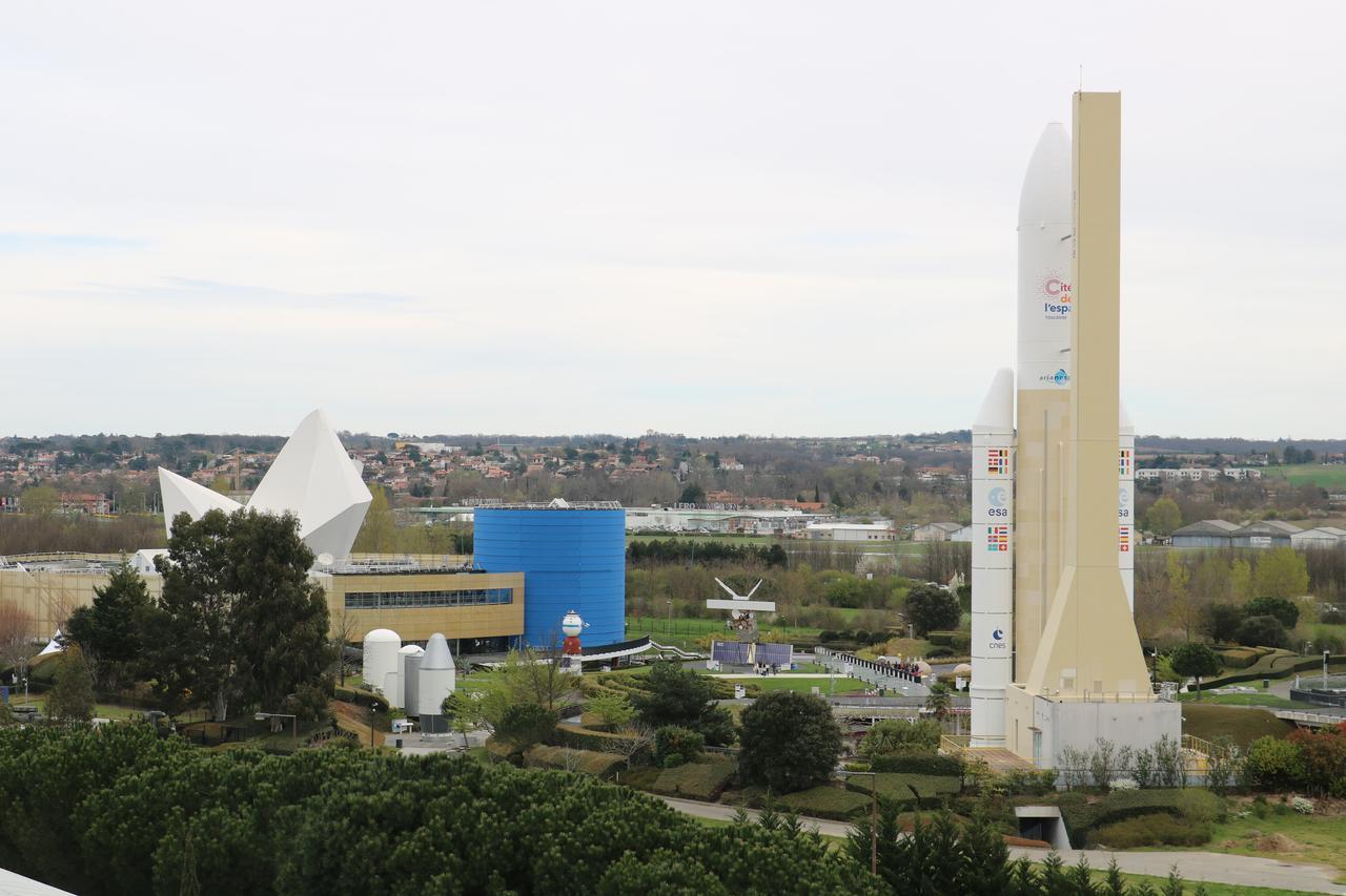 Hotel Arena Тулуза Экстерьер фото